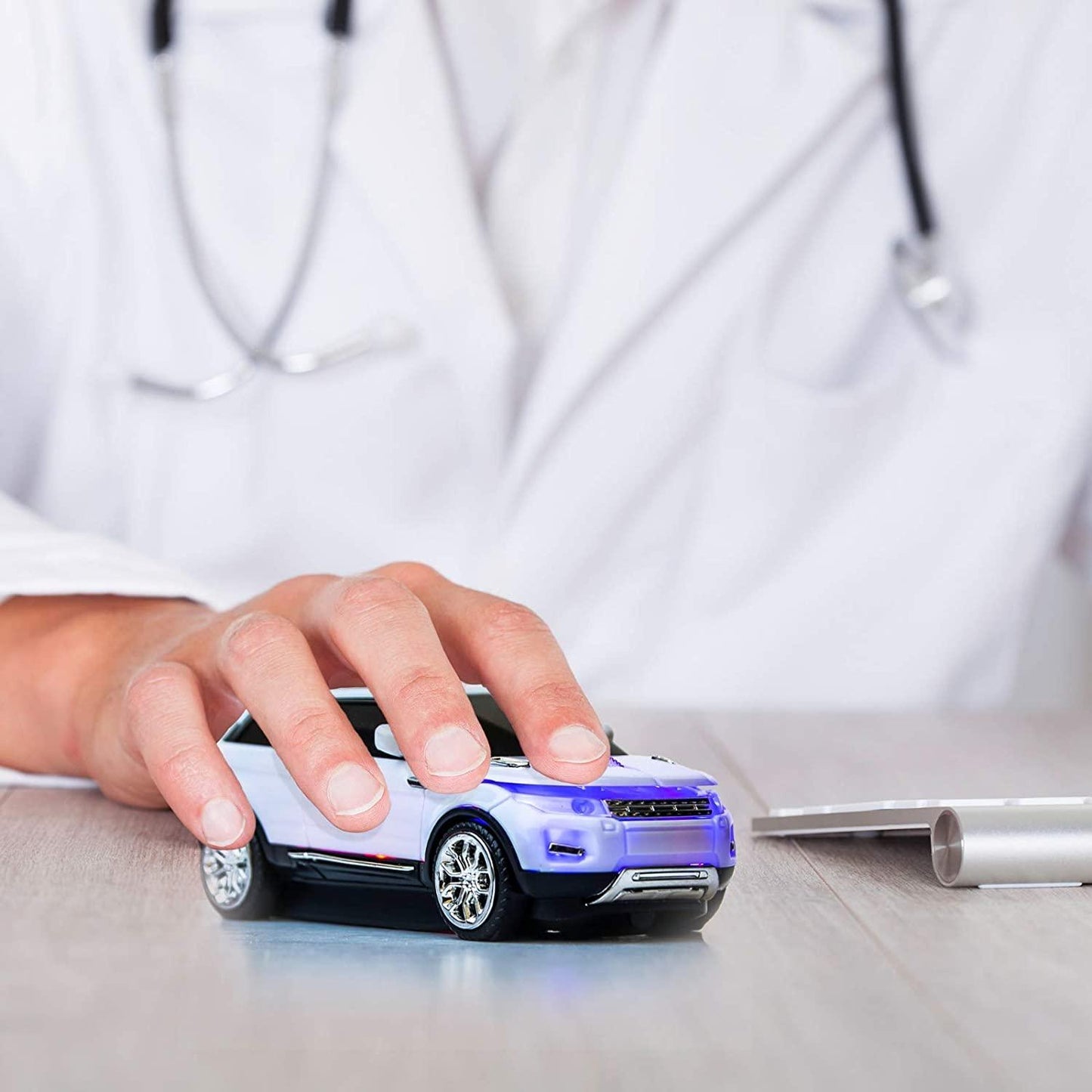 HIVAGI® Wireless Cool SUV Car Shape Mouse With USB Receiver (White). - HIVAGI®